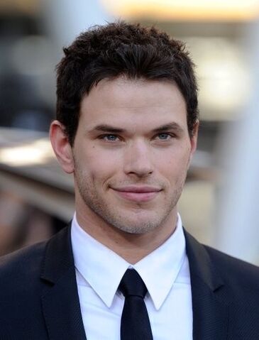 File:Kellan-Lutz-Fotograflari-1.jpg