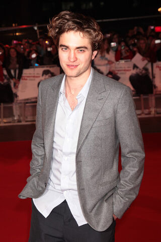 File:Remember UK Film Premiere Inside Arrivals QkLJoDiE0LEl.jpg