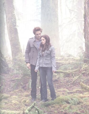 File:Twilight Bella and Edward.jpg