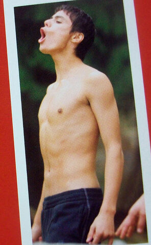 File:The-twilight-saga-new-moon-and-embry-call-gallery.jpg