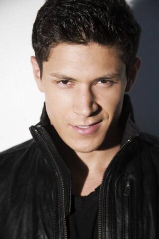 File:Eye-candy-alex-meraz-12.jpg