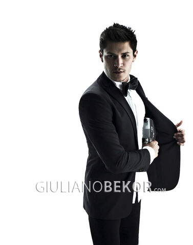 File:Giulianobekor-alexmeraz4.jpg