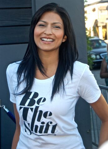 File:She's so smily.jpg
