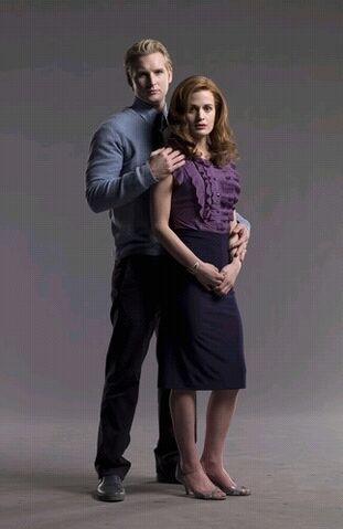 Datei:Esme-And-Carlisle-Cullen-esme-and-carlisle-cullen-4126699-323-498.jpg