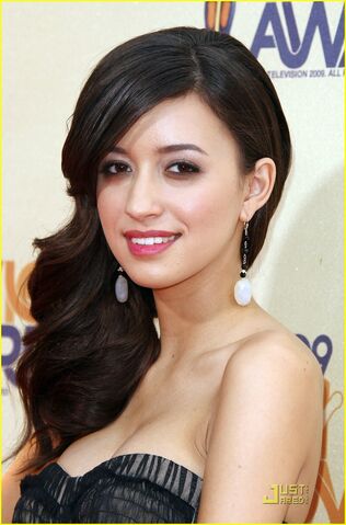 Datei:Christian-serratos-mtv-awards-05.jpg