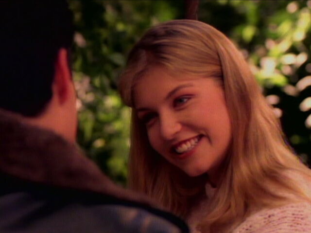 File:Her smile.jpg