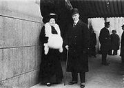 220px-Capt. Rostron, of the Carpathia, and his wife-1-.jpg