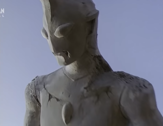 File:Statue before fall.png