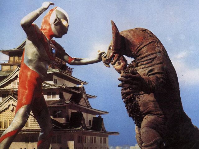 File:Ultraman hayata vs gomora.jpg