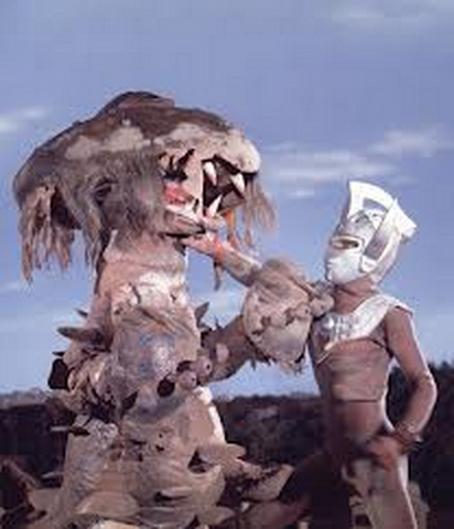 File:Musha v Ultraman Taro.png
