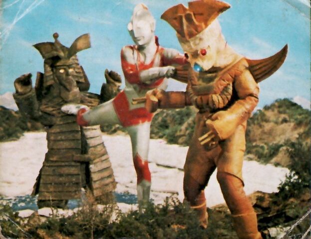 File:Alien-Grotes-4.jpg