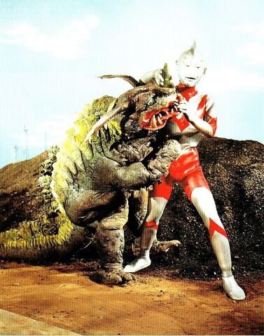 File:Neronga vs Ultraman 2.jpg