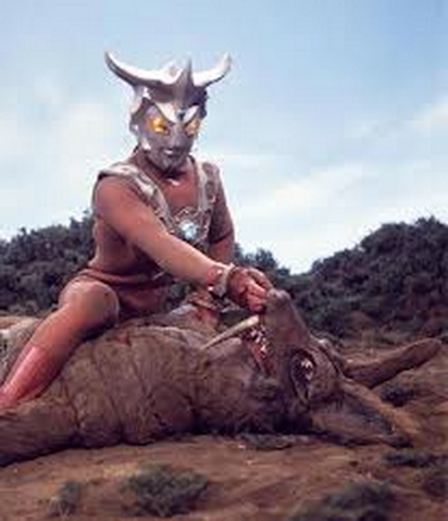 File:Alien Wolf v Ultraman Leo I.png