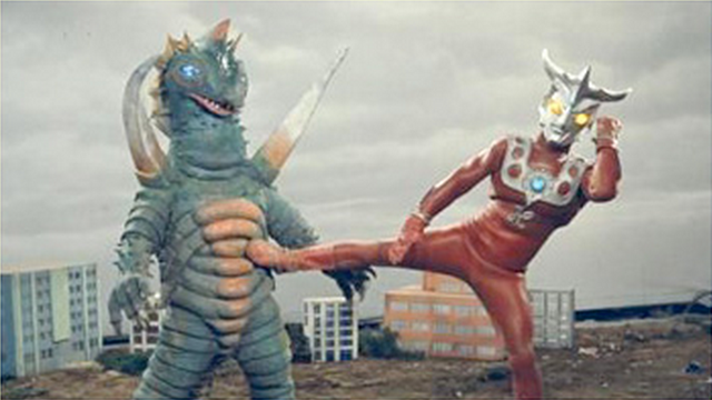 File:Alien Karly v Ultraman Leo.png