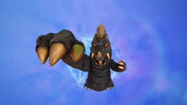 File:BlackKing-Henshin.jpg