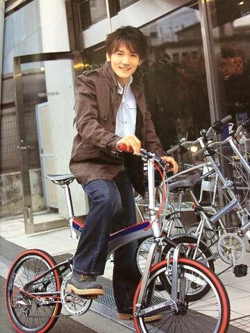 File:Hiroshi and bike.jpg