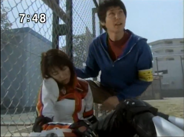 File:Kaito saves Mizuki.png