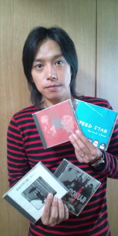 File:Takeshi hold his disk.jpg