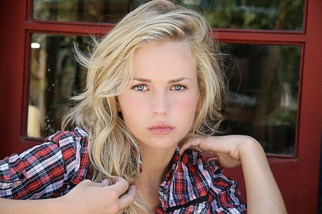 File:Britt Robertson (8).jpg