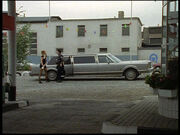 Lincoln-Town-Car-F05-01.jpg