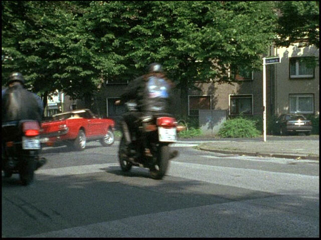 Datei:Verfolgungsjagd-Motorräder-Mustang-F02-01.jpg