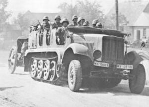 SdKfz6I1-2 leFH18.jpg