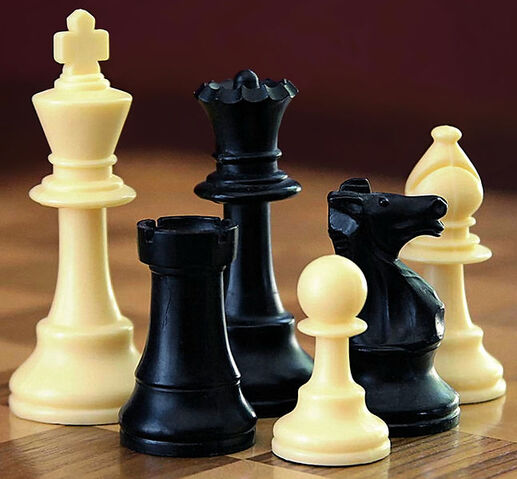 File:647px-ChessSet.jpg