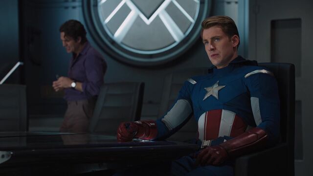Ficheiro:Captain-America-Helicarrier-Banner-Avengers.jpg