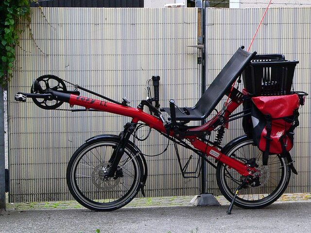 File:Recumbent bicycle Toxy CL.jpg