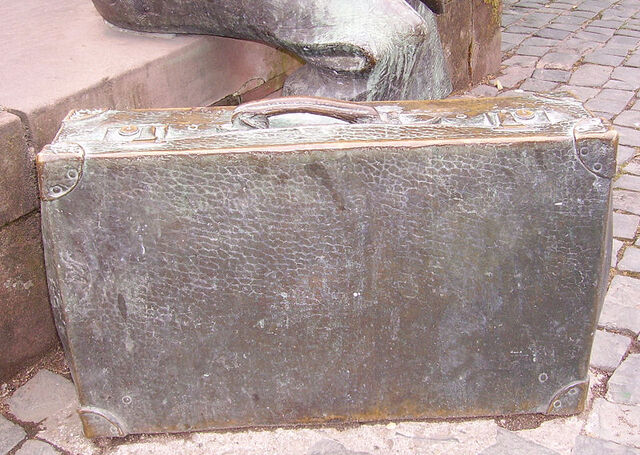 File:Luggage - Louische Koffer.jpg