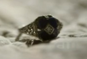 Caroline Forbes Anel 2.png