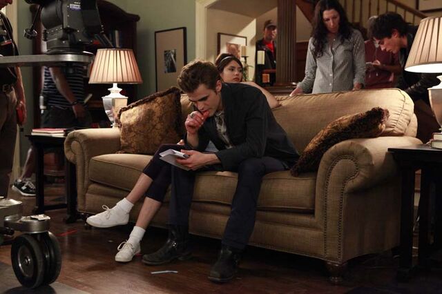 File:Vampire-diaries-behind-the-scenes.jpg