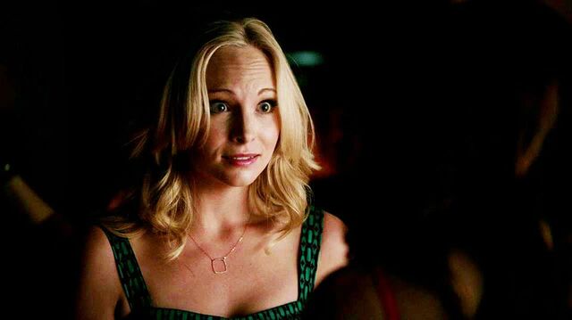 File:Caroline and Elena 5x8.,.,.,.jpg