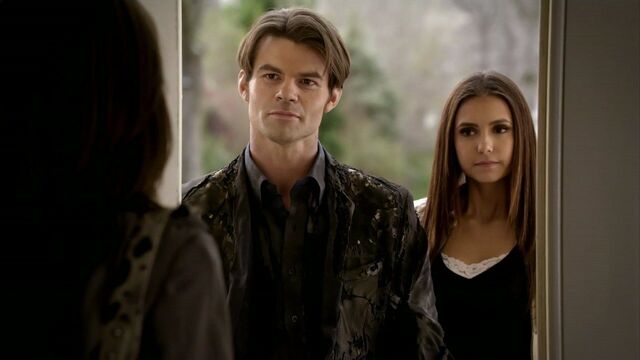 File:Elijah-and-Elena-in-2x19-Klaus-elijah-and-elena-21743249-1280-720.jpg