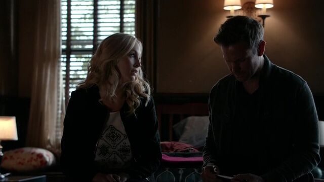 File:7X07-16-CarolineAlaric.jpg