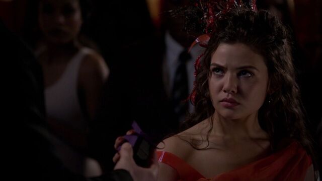 File:Normal TheOriginals118-1025Davina-Klaus.jpg