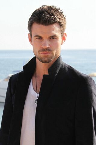 File:Daniel-Saving-Hope-Photocall-MIPCOM-2012-October-08-2012-daniel-gillies-32809184-533-800.jpg