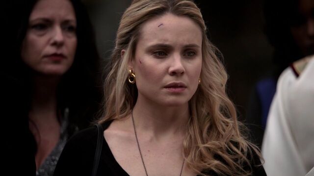 File:Normal TheOriginals120-0935Cami.jpg