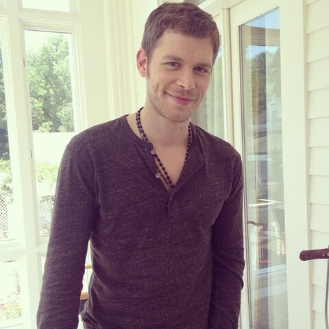 File:Niklaus-The Originals-BTS (1).jpg