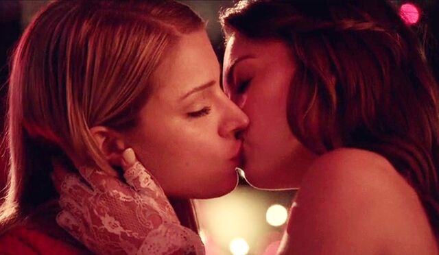 File:NORALISE-KISSING.jpeg