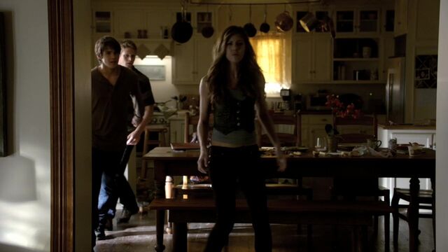 File:TVD1x06-Gilbert House 52.jpg