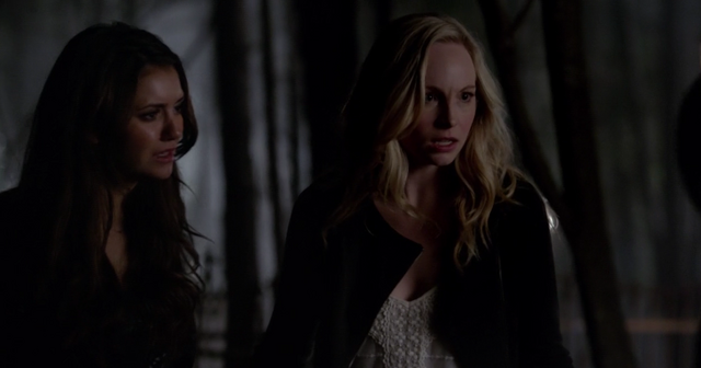 File:Elena and Caroline 5x22.png