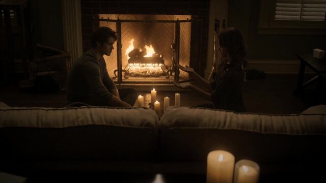 File:TVD2x15-Gilbert House 14.jpg