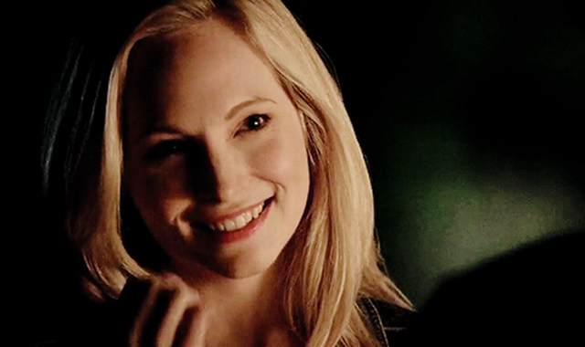 File:Caroline smiling 5x20....png