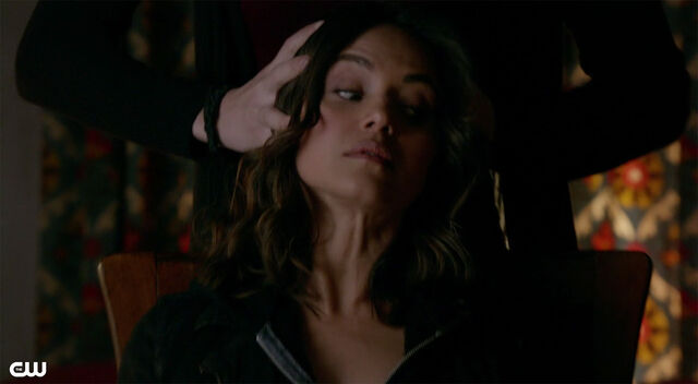 File:Valerie reading Rayna's mind.jpg