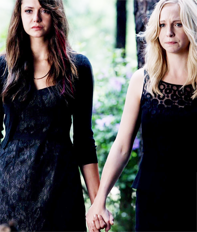 File:Caroline and Elena.png