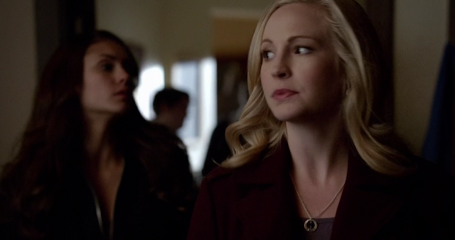 File:Elena- Care in 5x18.png