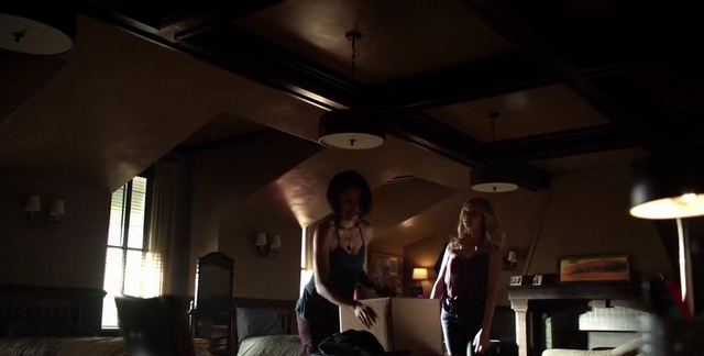 File:Bonnie and Caroline 5x21...png
