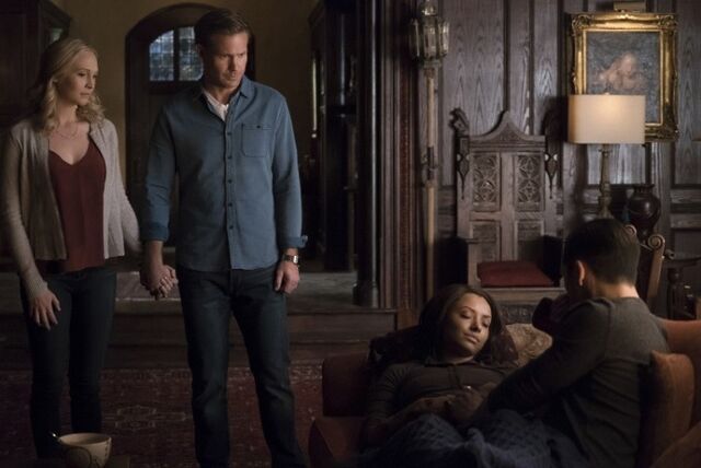 File:TVD720-Bonnie-Caroline-Alaric-Enzo.jpg