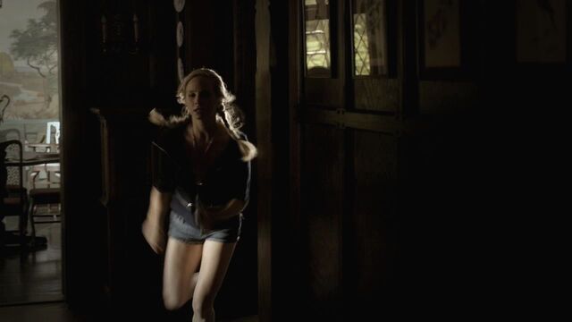 Archivo:1x05-You-re-Undead-To-Me-damon-and-caroline-16444525-1280-720.jpg